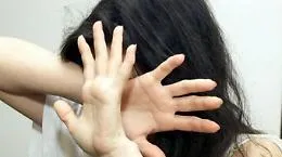 Catania, facevano prostituire figlia in cambio di ricariche telefoniche