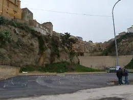 Enna, da oggi chiude via Roma e il bus navetta far&agrave; la spola