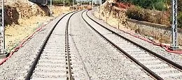 Ferito da un convoglio in transito vicino alla linea ferroviaria nel Palermitano