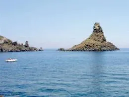 Catania, cadavere nel mare antistante Acitrezza