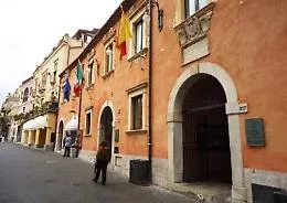 Turisti scippati a Taormina: banda di minorenni in manette