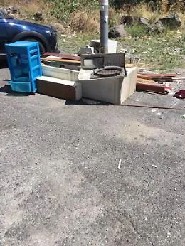 Catania: incivili scaricano  rifiuti in via San Filippo Neri