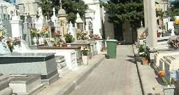 Al cimitero di Pachino salme con le ossa rotte: il motivo &egrave; allucinante