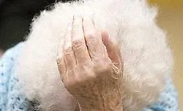 Gela, un'anziana cade a casa e resta a terra 4 giorni: trovata esanime