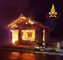 Linguaglossa, in fiamme bar chalet:
l'incendio forse di matrice dolosa