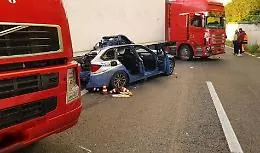 La strage nella notte sulla A18, indagati tre autotrasportatori