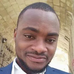 Peter, il nigeriano in cerca di lavoro 
che trova portafogli e lo restituisce