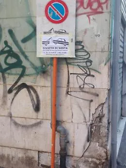 Catania: cartello dimenticato dopo le festivit&agrave; Agatine