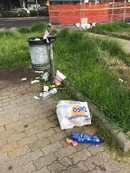 Catania, Piazzale Cannav&ograve; sporco e abbandonato