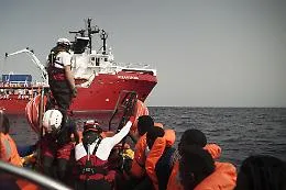 Ocean Viking con 182 a bordo rifiuta Libia, "non &egrave; porto sicuro"