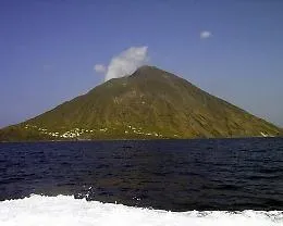 Stromboli chiede di diventare Comune autonomo: depositata l&rsquo;istanza alla Regione siciliana