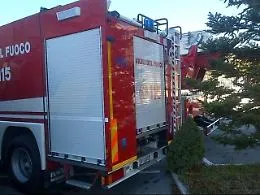 Caltagirone, a fuoco uno dei impianti della Kalat Impianti: paura per la nube tossica