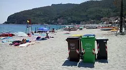 &laquo;Che vergogna la spiaggia libera di Catania: guardate le foto del litorale in Liguria, basta un po' di educazione&raquo;