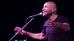 "Caduto dalle stelle live", la hit di Mario Venuti in un video dal vivo