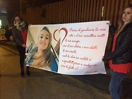 Fiaccolata a Canicattini, in centinaia per ricordare Lauretta