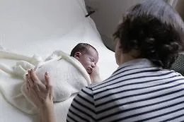 Cuccioli d'uomo in foto d'autore, la nuova tendenza sbarca in Sicilia