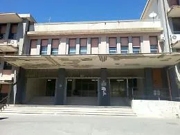 Modica, miasmi dalla fognatura, evacuata scuola De Amicis
