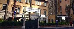 Neonato muore in ospedale a Palermo, il padre aggredisce i medici