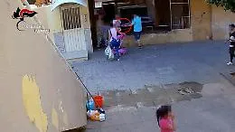 Palermo, allo Zen spaccio di eroina tra i bambini: cinque arrestati