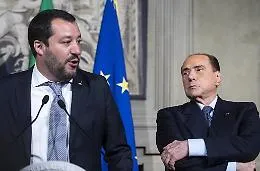 Salvini avverte Berlusconi: &laquo;Se voti Cottarelli addio alleanza&raquo;