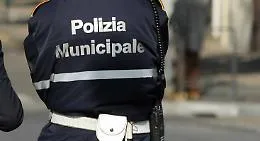Scoperta rivendita abusiva di ricambi auto. Sequestrata un&rsquo;intera area trasformata in discarica