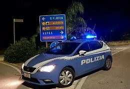 Droga nascosta nel pollo allo spiedo scoperta per un incidente stradale