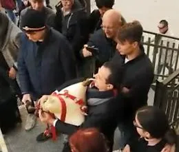 Messina, il sindaco zampognaro 
le "suona" alla citt&agrave;...  VIDEO