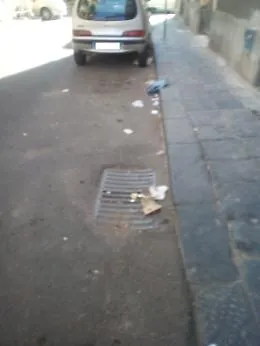 Catania: strade del centro storico non spazzate da una settimana