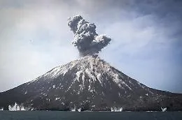Indonesia, &egrave; figlio del Krakatoa il vulcano legato allo tsunami