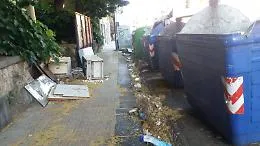 Messina, Piazza Trombetta: rifiuti ingombranti e tanto altro