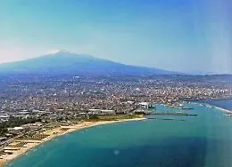 L'Etna &egrave; tornato a dare spettacolo: lancio di lapilli dalla Bocca nuova
