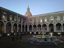 Il chiostro e la fontana