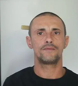 Catania, zona Castello Ursino: in casa  con 19 kg di marijuana e una pistola