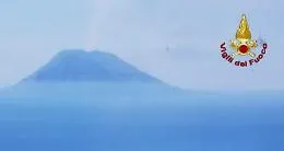 Stromboli, finito trabocco lavico ma sull'isola resta allerta arancione