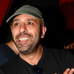 Laurea ad honorem in pianoforte jazz a Checco Zalone: un tributo al talento oltre la comicit&agrave;