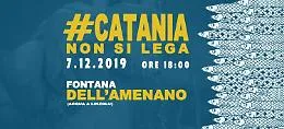 Le Sardine catanesi si radunano, ovviamente in Pescheria