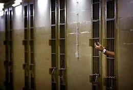 Lo stupro in cella arriva in aula: acquisiti i mezzi di prova e processo rinviato a un anno