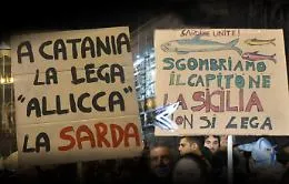 Dentro il &ldquo;banco&rdquo; delle sardine catanesi: antifasciste ma non solo, anche antimafia