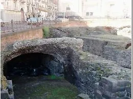 Catania, sacchi d'erba all'anfiteatro: mancano i soldi per rimuoverli