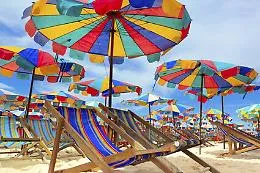 Spiagge, Sicilia incassa 8 mln per 1200 km
In Romagna 20 milioni per 200 km di costa