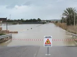 Scontro motocicletta-auto: perde la vita un 46enne