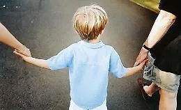&laquo;La madre sempre meglio del pap&agrave;&raquo;: riesplode a Catania querelle su figlio conteso