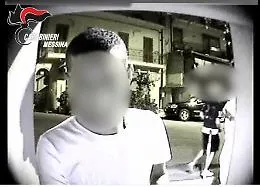 Depredavano auto parcheggiate a Taormina, arrestati quattro catanesi