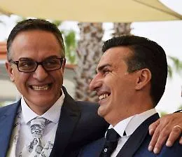 Unioni civili, Michele non potr&agrave; portare il cognome di Salvatore