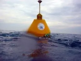 Boa anti tsunami nel mare di Stromboli