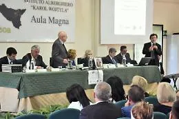 La lezione all'Alberghiero Wojtyla per dire no al racket e all'usura: &laquo;Parola d'ordine denunciare&raquo;