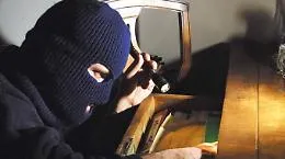 Castelvetrano, trova casa svaligiata dai ladri: 65enne si sente male e muore