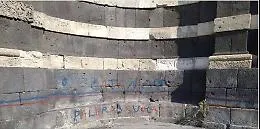 Catania,  sfregiata Porta Garibaldi
con scritte spray in rossazzurro