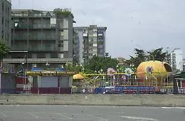 Estintore scaduto in una giostra al Lungomare: denunciato il titolare