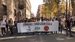 Si resti arrinesci, la marcia dei giovani siciliani contro la fuga dall'Isola